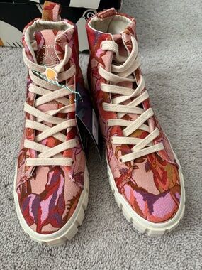 Farm Rio Rose Wild Horses platform sneaker size 7